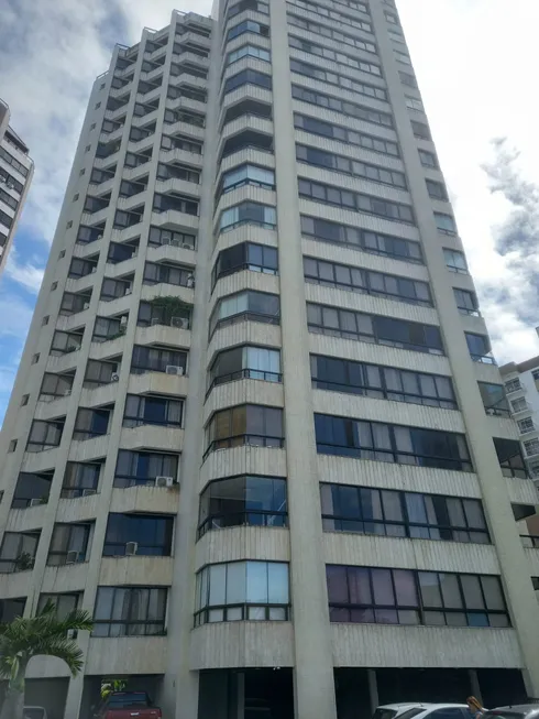 Foto 1 de Apartamento com 4 Quartos à venda, 214m² em Barra, Salvador