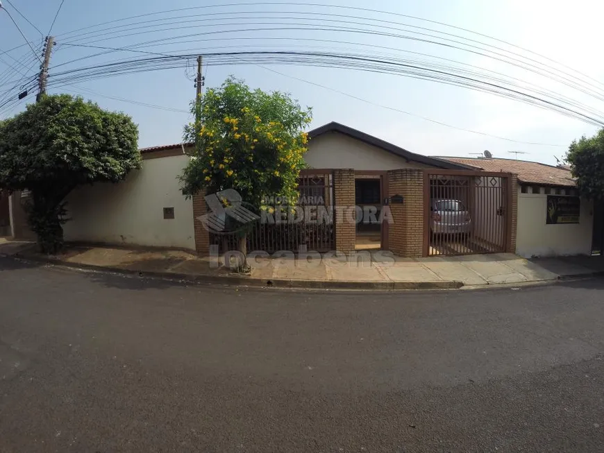 Foto 1 de Casa com 3 Quartos à venda, 136m² em Conjunto Habitacional Sao Jose do Rio Preto, São José do Rio Preto