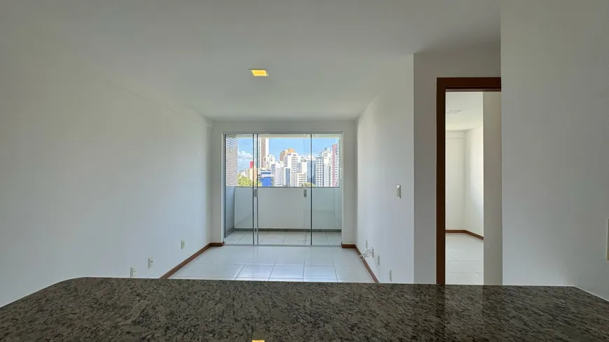 Foto 1 de Apartamento com 1 Quarto à venda, 40m² em Stiep, Salvador