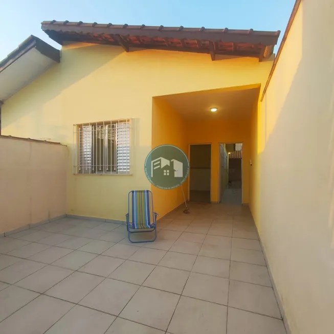 Foto 1 de Casa com 2 Quartos à venda, 72m² em Balneário Itaoca, Mongaguá