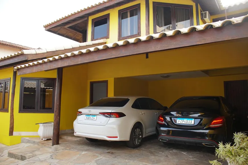 Foto 1 de Casa com 4 Quartos à venda, 225m² em Novo Horizonte, Macaé