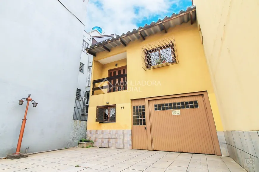 Foto 1 de Casa com 3 Quartos à venda, 249m² em Santa Cecília, Porto Alegre