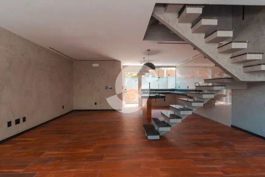Foto 1 de Casa com 4 Quartos à venda, 234m² em São Francisco, Niterói