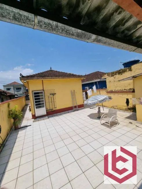Foto 1 de Casa com 2 Quartos à venda, 128m² em Santa Maria, Santos