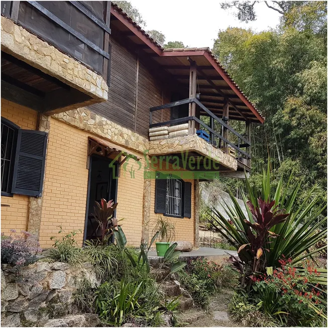 Foto 1 de Casa com 4 Quartos à venda, 260m² em Samambaia, Petrópolis