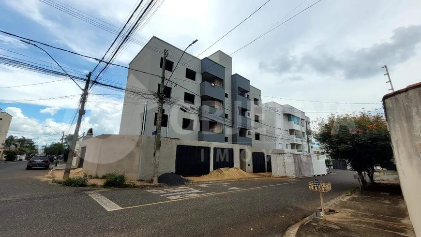 Foto 1 de Apartamento com 2 Quartos à venda, 64m² em Jardim Inconfidência, Uberlândia