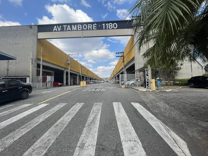 Foto 1 de Galpão/Depósito/Armazém para alugar, 1706m² em Tamboré, Barueri