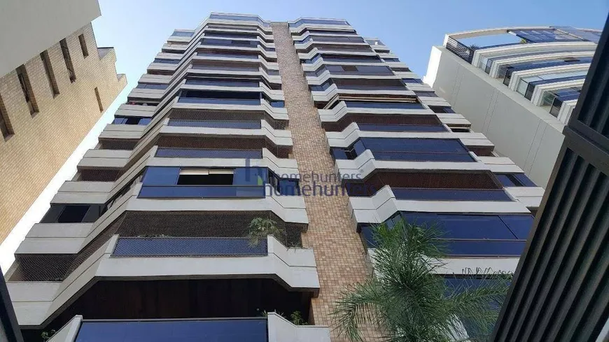 Foto 1 de Apartamento com 3 Quartos à venda, 184m² em Cambuí, Campinas