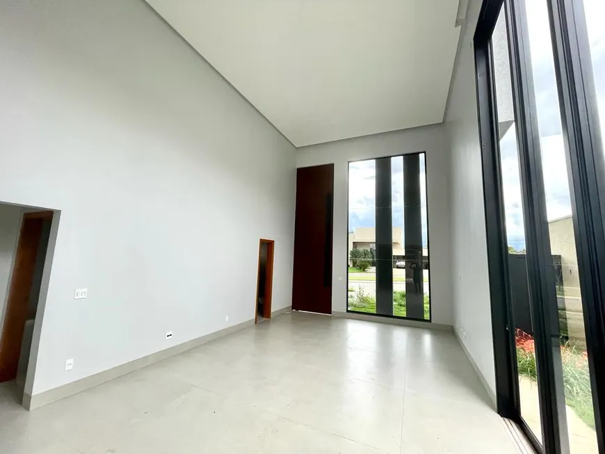 Foto 1 de Casa de Condomínio com 4 Quartos à venda, 218m² em Residencial Goiânia Golfe Clube, Goiânia