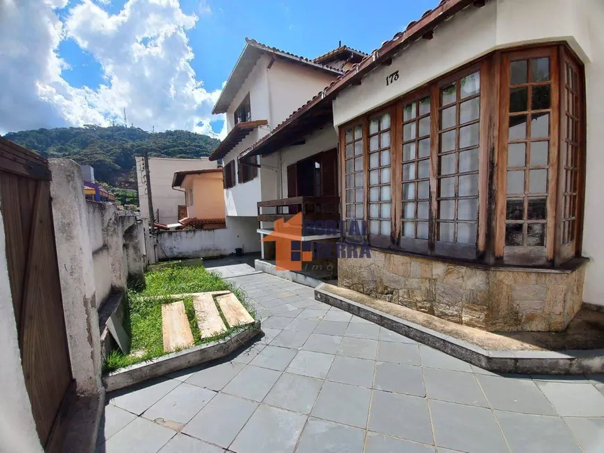 Foto 1 de Casa com 7 Quartos à venda, 262m² em Varzea, Teresópolis