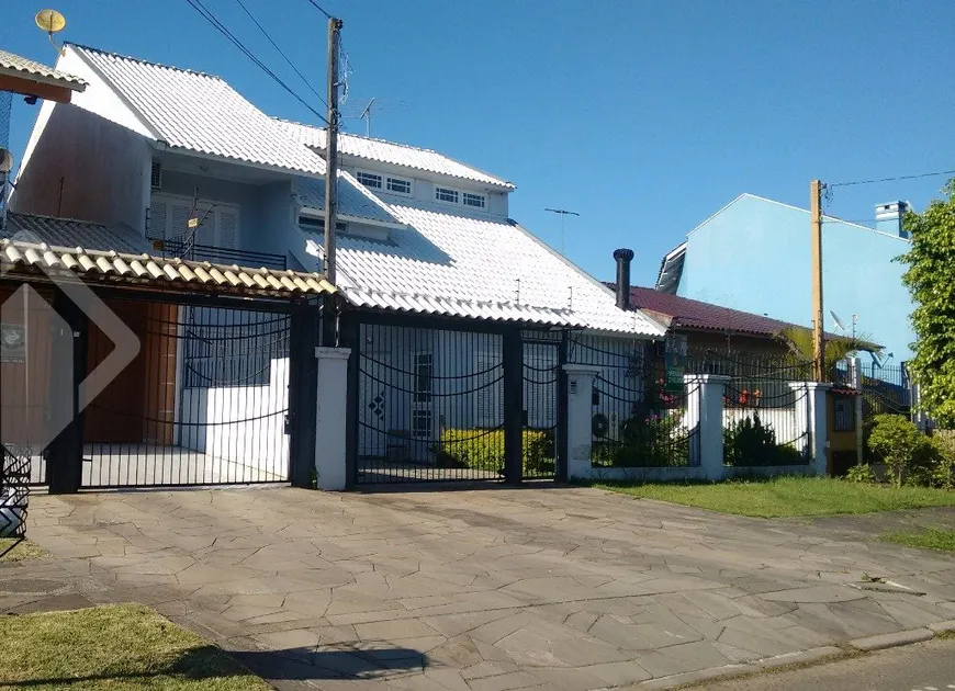 Foto 1 de Casa com 4 Quartos à venda, 315m² em Santa Fé, Porto Alegre