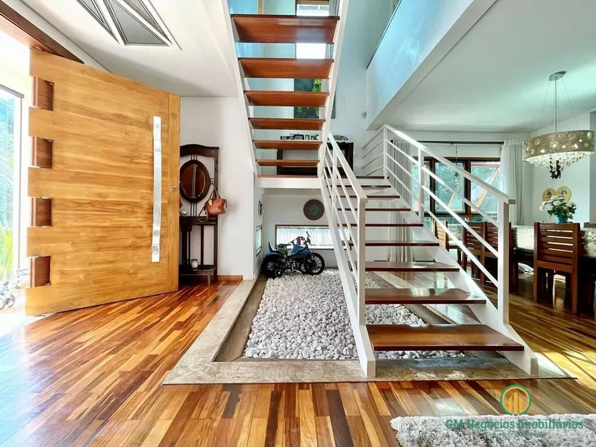 Foto 1 de Casa de Condomínio com 3 Quartos à venda, 357m² em Chácara das Paineiras, Carapicuíba