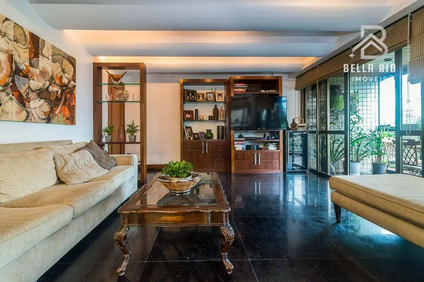 Foto 1 de Apartamento com 4 Quartos à venda, 191m² em Lagoa, Rio de Janeiro