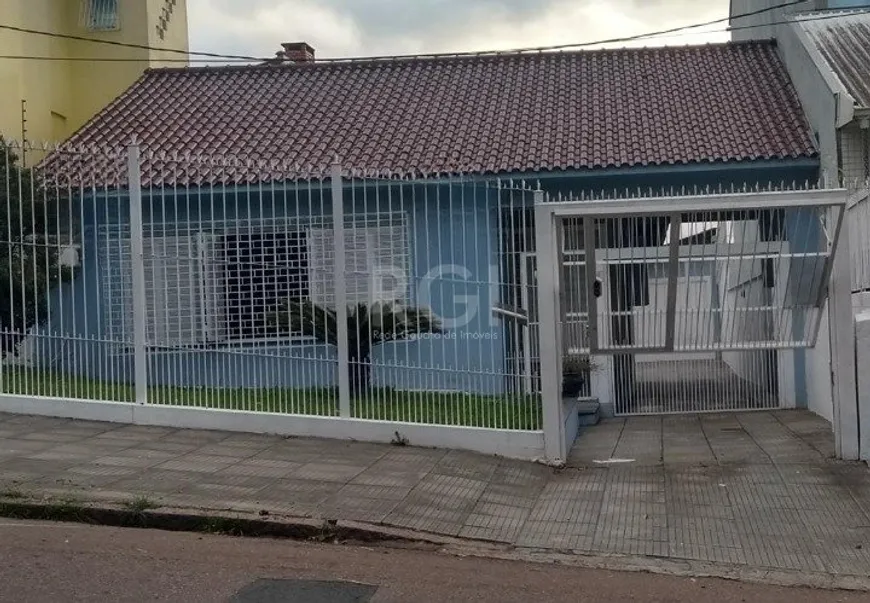 Foto 1 de Casa com 3 Quartos à venda, 248m² em Medianeira, Porto Alegre