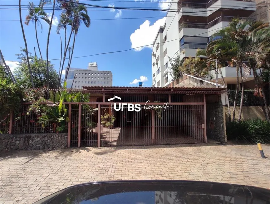 Foto 1 de Casa com 4 Quartos à venda, 358m² em Setor Marista, Goiânia