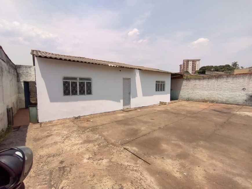 Foto 1 de Casa com 3 Quartos para alugar, 153m² em Vila Brasília, Aparecida de Goiânia