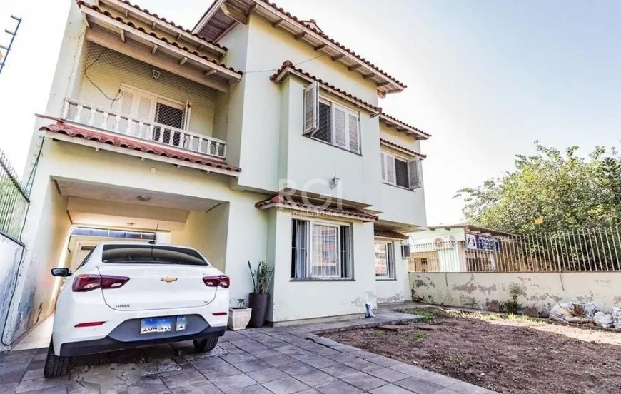 Foto 1 de Casa com 4 Quartos à venda, 214m² em Camaquã, Porto Alegre