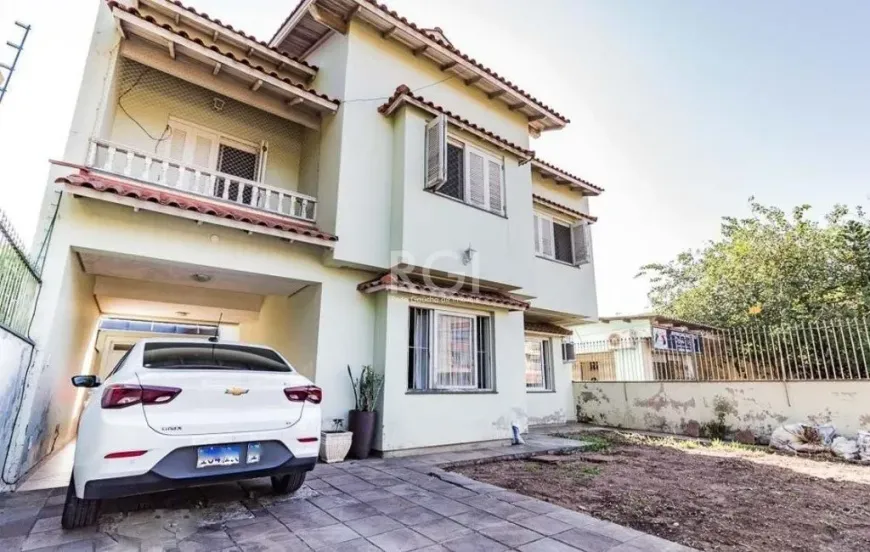 Foto 1 de Casa com 4 Quartos à venda, 215m² em Camaquã, Porto Alegre