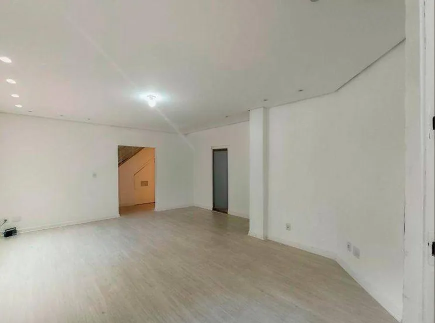 Foto 1 de Sobrado com 3 Quartos para venda ou aluguel, 140m² em Vila Romana, São Paulo
