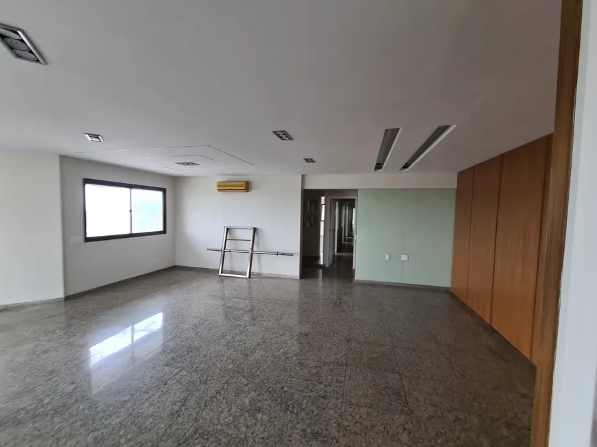 Foto 1 de Apartamento com 3 Quartos para venda ou aluguel, 240m² em Aleixo, Manaus