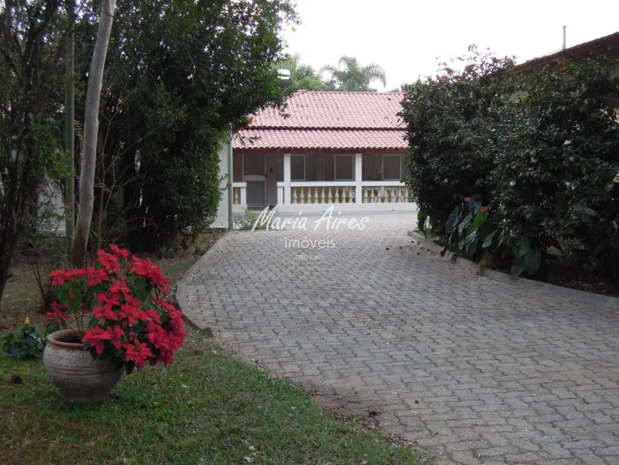 Foto 1 de Fazenda/Sítio com 3 Quartos à venda, 220m² em Chácara Leila, São Carlos