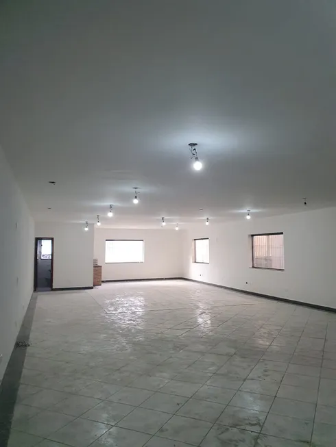 Foto 1 de Ponto Comercial para alugar, 300m² em Vila Mazzei, São Paulo