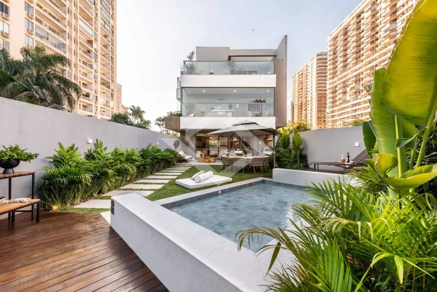 Foto 1 de Casa com 3 Quartos à venda, 338m² em Barra da Tijuca, Rio de Janeiro