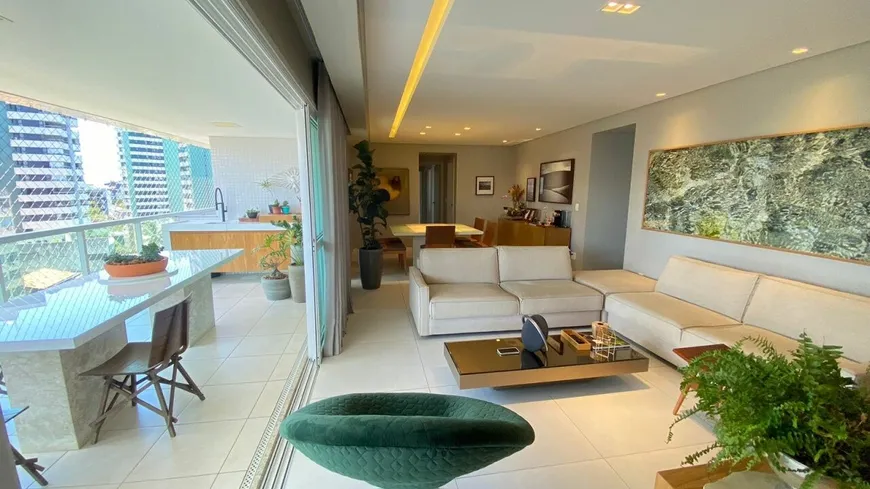Foto 1 de Apartamento com 4 Quartos à venda, 185m² em Barra, Salvador