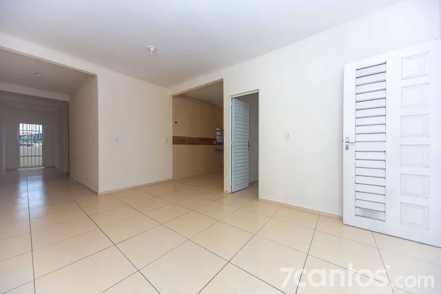 Foto 1 de Apartamento com 3 Quartos para alugar, 100m² em Dias Macedo, Fortaleza