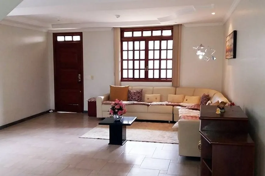 Foto 1 de Casa com 4 Quartos à venda, 300m² em Fernão Dias, Belo Horizonte