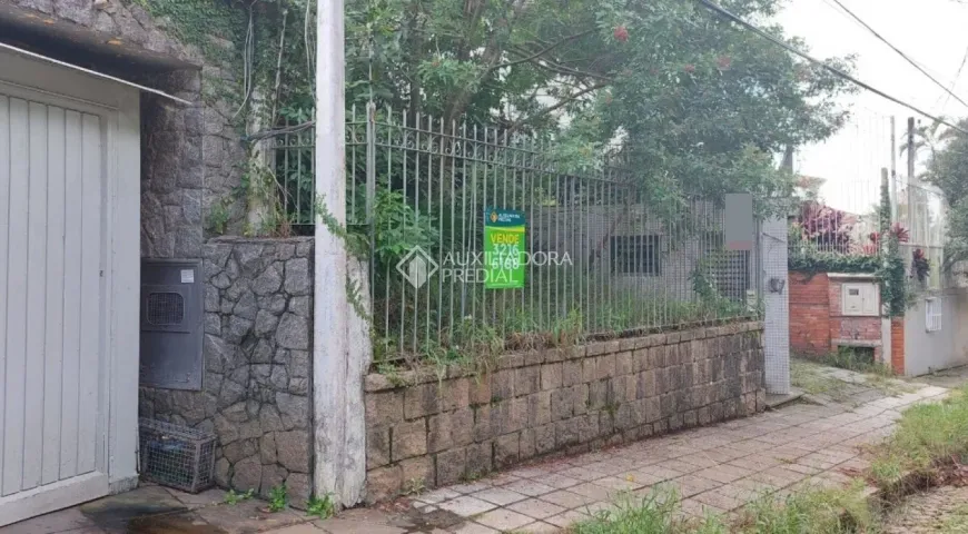 Foto 1 de Casa com 4 Quartos à venda, 300m² em Petrópolis, Porto Alegre