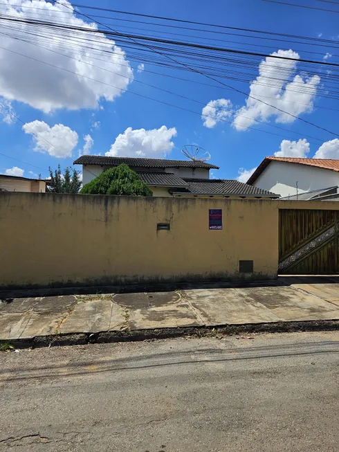 Foto 1 de Casa com 3 Quartos à venda, 120m² em Residencial Flamingo, Goiânia