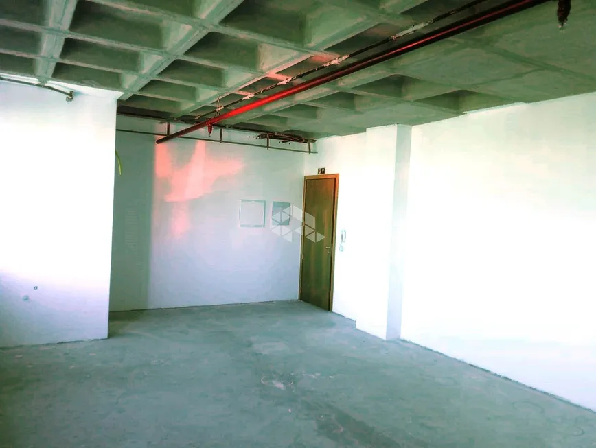 Foto 1 de Sala Comercial à venda, 45m² em Santa Maria Goretti, Porto Alegre