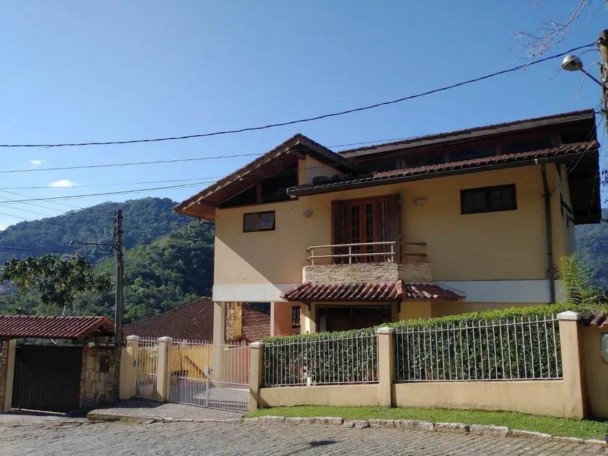 Foto 1 de Casa de Condomínio com 3 Quartos à venda, 100m² em Mosela, Petrópolis