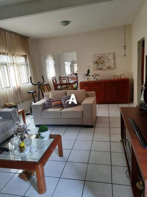 Foto 1 de Casa com 3 Quartos à venda, 150m² em Saraiva, Uberlândia