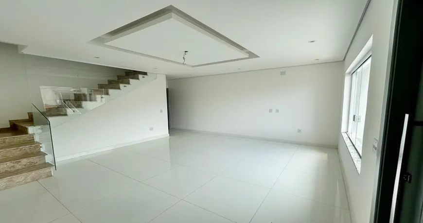 Foto 1 de Sobrado com 3 Quartos à venda, 220m² em Vila Pereira Barreto, São Paulo