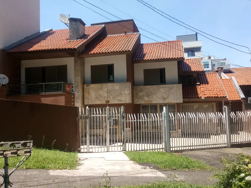 Foto 1 de Casa com 5 Quartos à venda, 300m² em Vila Izabel, Curitiba