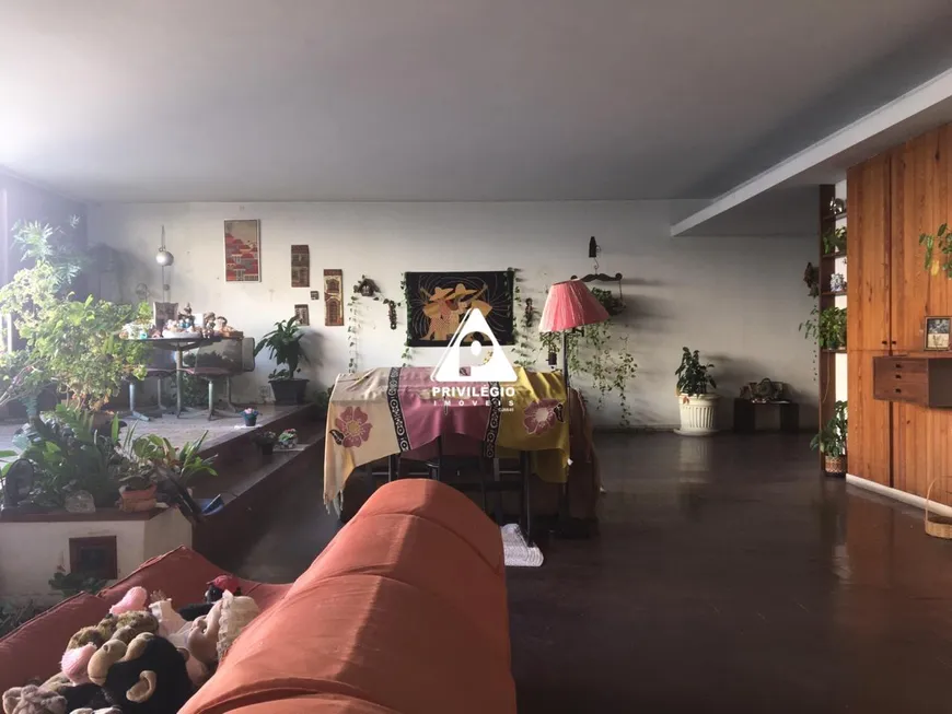 Foto 1 de Apartamento com 4 Quartos à venda, 210m² em Copacabana, Rio de Janeiro