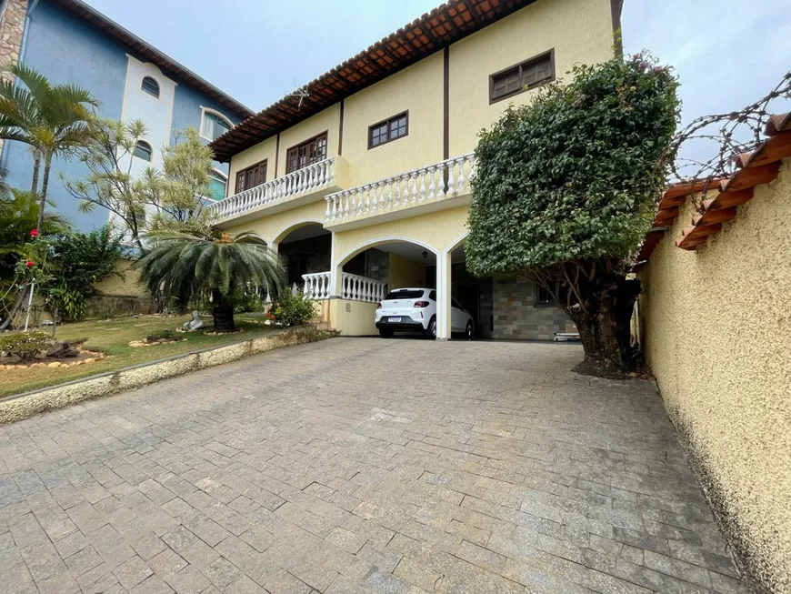 Foto 1 de Casa com 3 Quartos à venda, 422m² em Caiçaras, Belo Horizonte