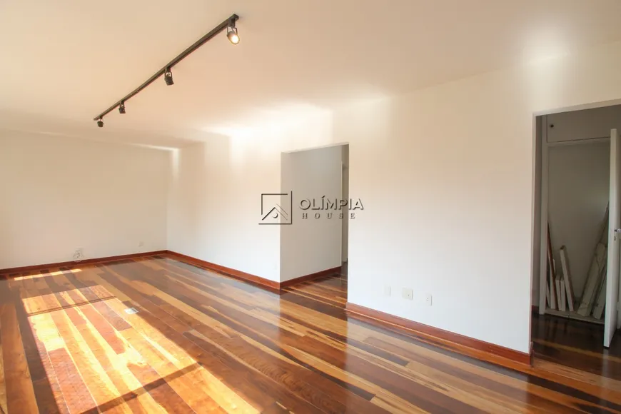 Foto 1 de Apartamento com 3 Quartos à venda, 136m² em Jardim Europa, São Paulo