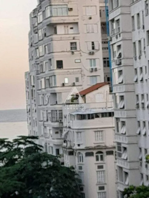 Foto 1 de Kitnet à venda, 30m² em Copacabana, Rio de Janeiro