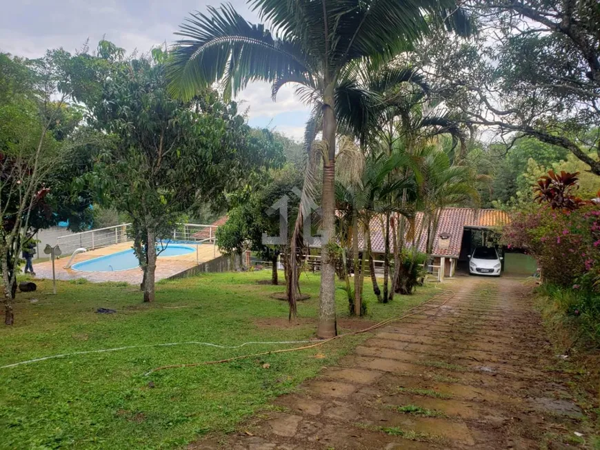 Foto 1 de Fazenda/Sítio com 3 Quartos à venda, 200m² em Parque das Varinhas, Mogi das Cruzes