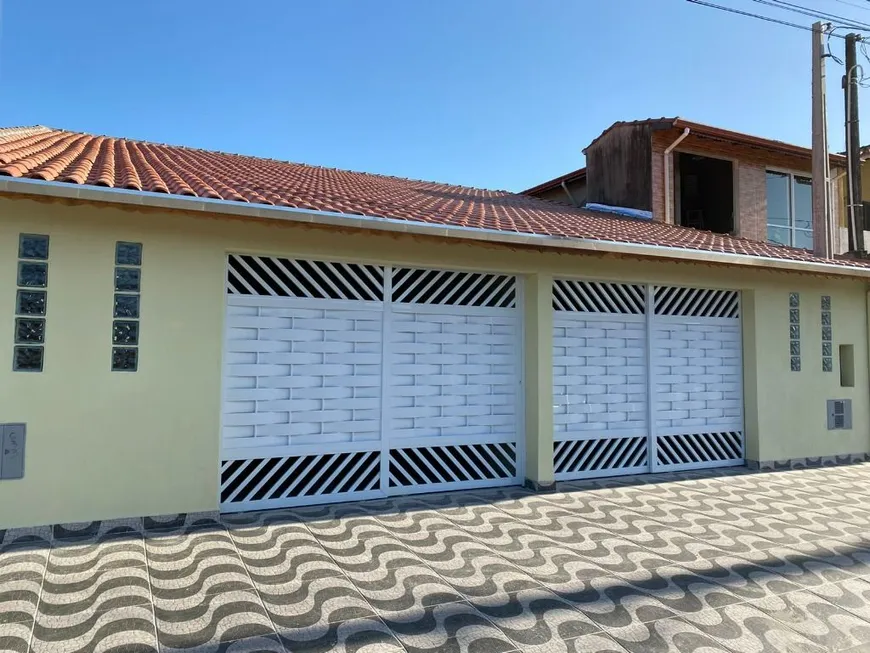 Foto 1 de Casa com 2 Quartos à venda, 90m² em Balneário Europa, Mongaguá