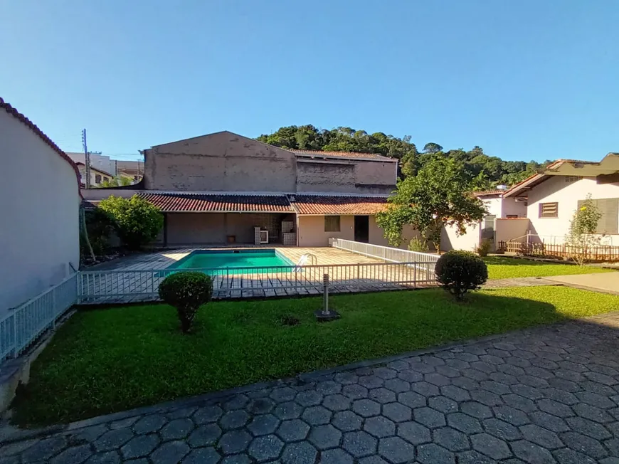 Foto 1 de Casa com 4 Quartos à venda, 432m² em Garcia, Blumenau