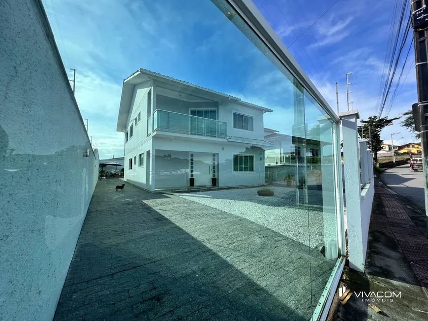 Foto 1 de Casa com 3 Quartos à venda, 200m² em Sertao do Maruim, São José