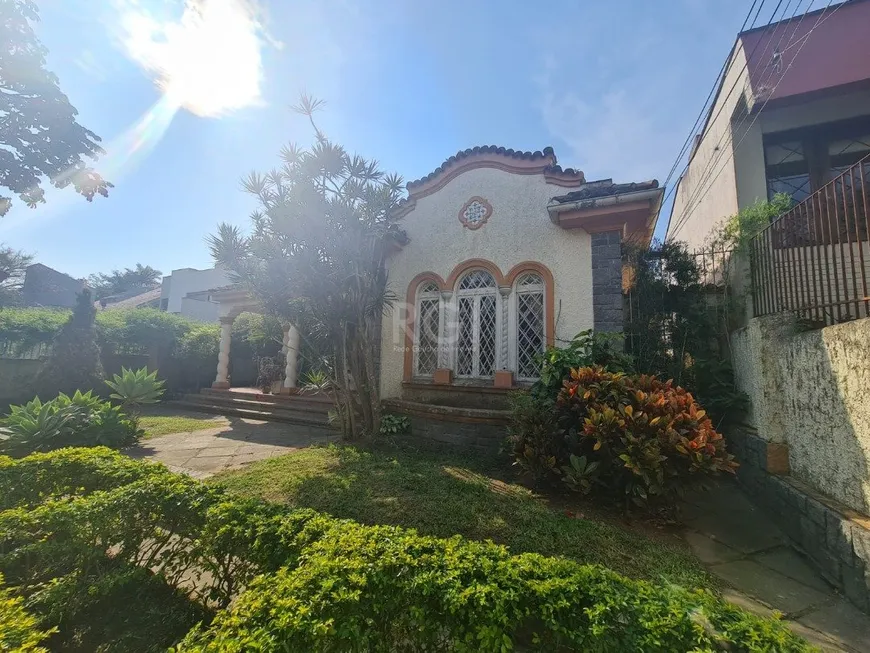 Foto 1 de Casa com 4 Quartos à venda, 235m² em Vila Assunção, Porto Alegre