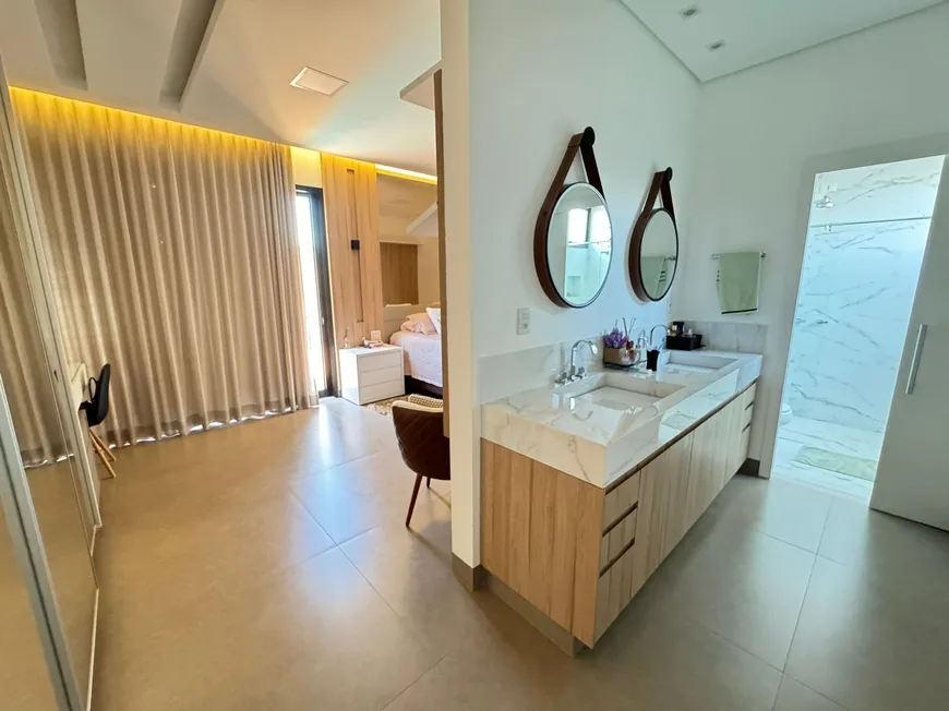 Foto 1 de Casa de Condomínio com 3 Quartos à venda, 240m² em Splendido, Uberlândia