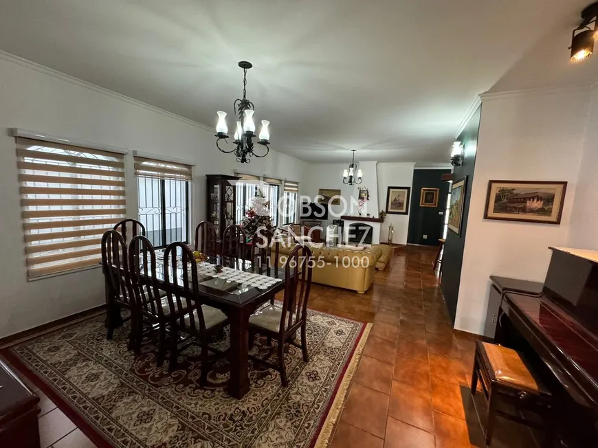 Foto 1 de Casa com 3 Quartos à venda, 195m² em Campo Grande, São Paulo