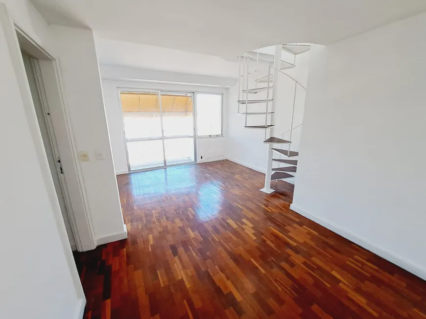 Foto 1 de Apartamento com 3 Quartos para alugar, 192m² em Laranjeiras, Rio de Janeiro
