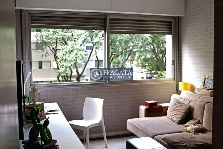 Foto 1 de Apartamento com 3 Quartos para alugar, 200m² em Vila Mariana, São Paulo